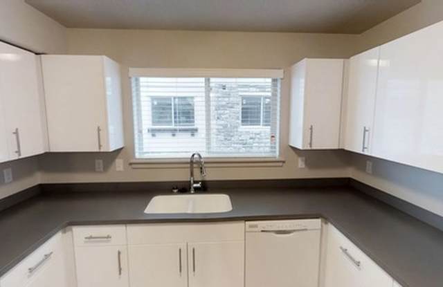 Modern 2-Bedroom Condo Near University Parkway photos photos Modern 2-Bedroom Condo Near University Parkway photos photos