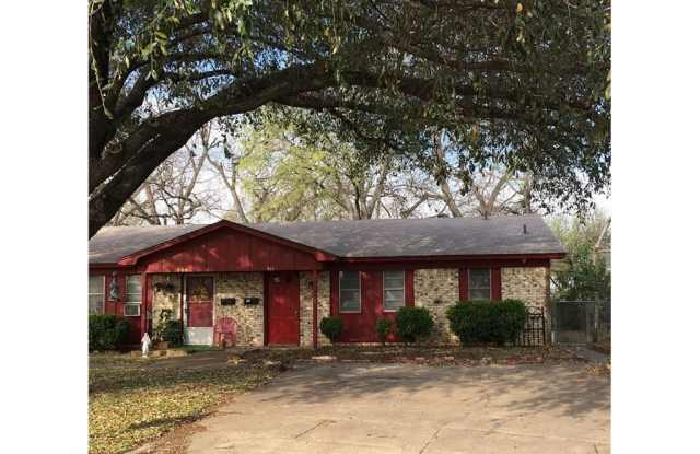 911 Cody Court - 911 Cody Ct, River Oaks, TX 76114