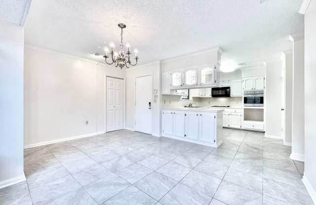 Newly Painted Home in a Quiet Neighborhood - 1124 Knollhaven Drive, Village St. George, LA 70810