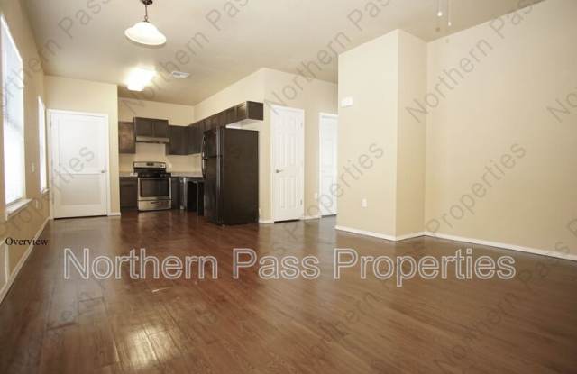 8685 N Loop Gallery 3
