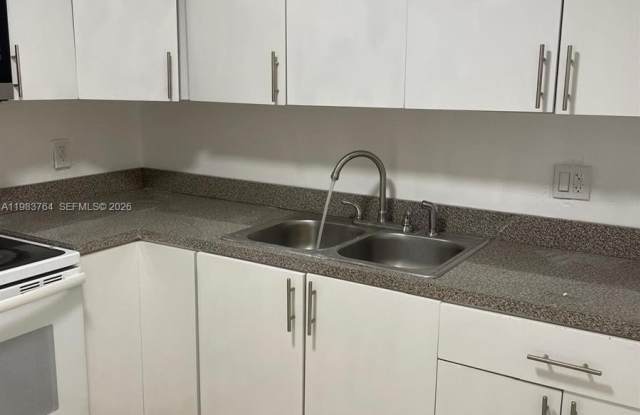 210 NE 40th Ct photos photos