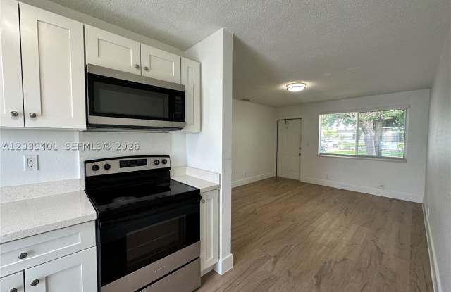 5911 NE 18th Ave photos photos
