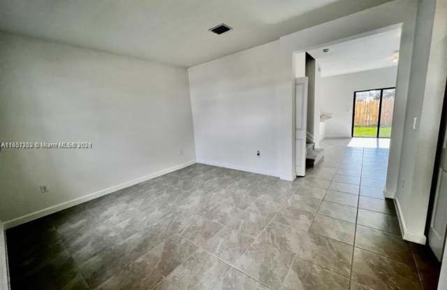 24587 SW 117th Ct Gallery 3