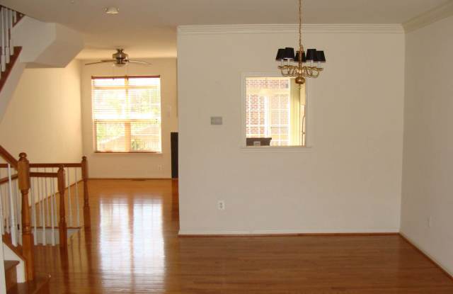 19903 LOCBURY DRIVE Gallery 3