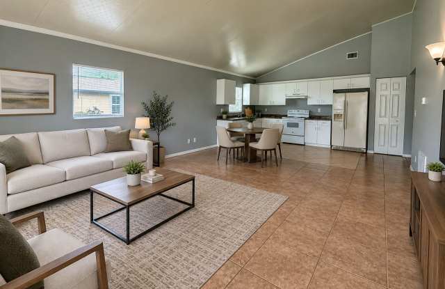 CAPE CORAL 3BR/2BA SINGLE-FAMILY HOME | MOVE-IN SPECIAL | FLEXIBLE LEASE TERMS | FREE APPLICATION! Gallery 1