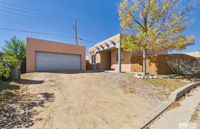 Cute 2 Bedroom, 2 Bathroom Single Family Home Available Now! Gallery 4