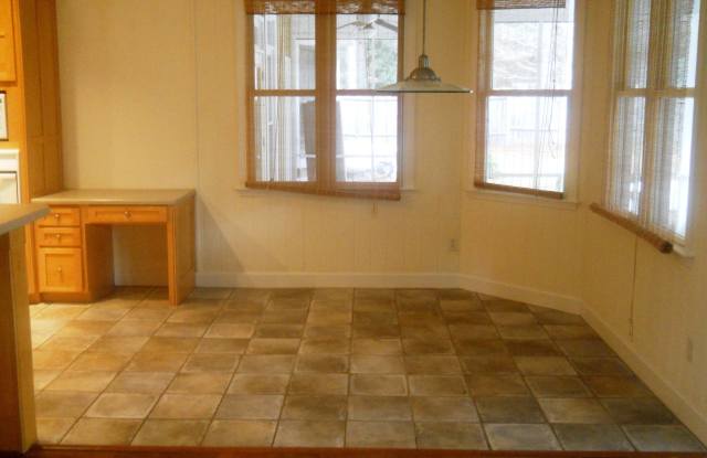 House with a POOL in the Stone Creek Subdivision! Gallery 4