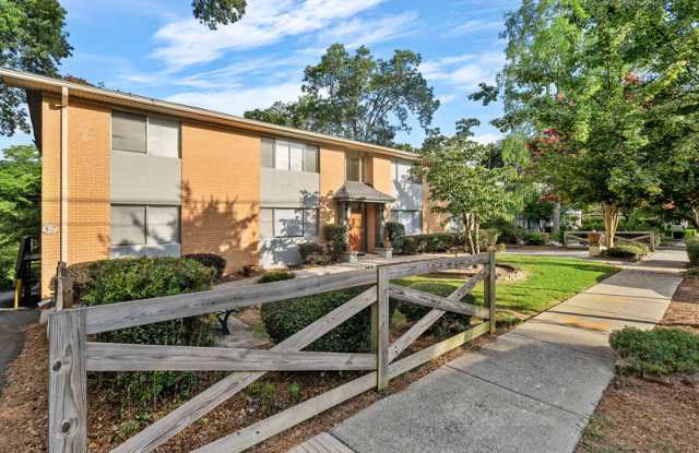 Steele Apartments at Norcross - 6 photos photos