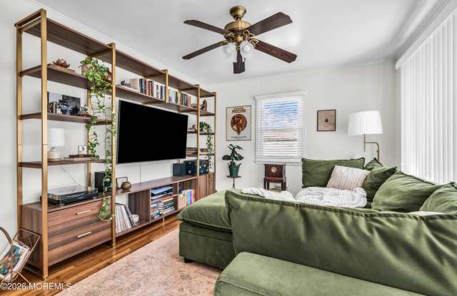214 Furman Boulevard Gallery 4