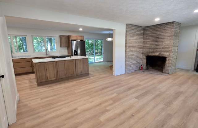 1499 Scenic Dr, 4 bedroom 1.5 bath home with garage and basement Gallery 3