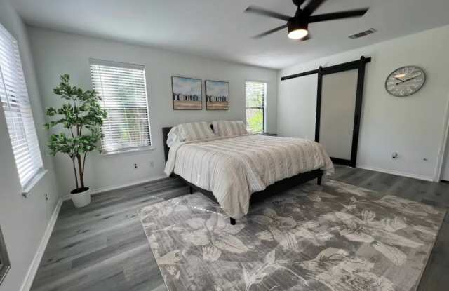 15963 Booth Circle Gallery 4