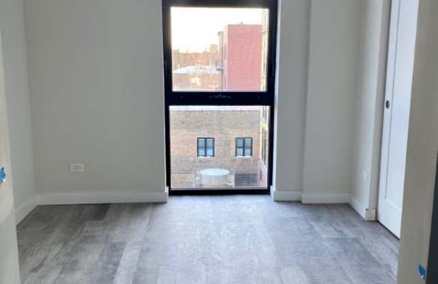 2148 W Lawrence 505 Gallery 4