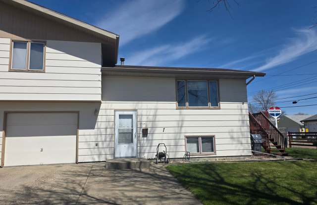 Cute Twinhome is South/Central Bismarck photos photos