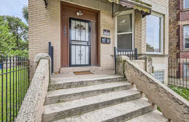 2921 W Flournoy Street Gallery 2
