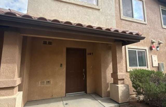Condo in gated community in Calexico Gallery 1