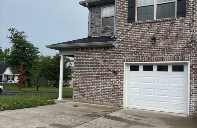 Beautifully Renovated 3BR/2.5BA! Spacious & Move In Ready! photos photos