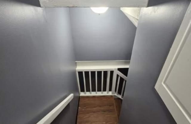 8126 LONDONDERRY Court Gallery 4