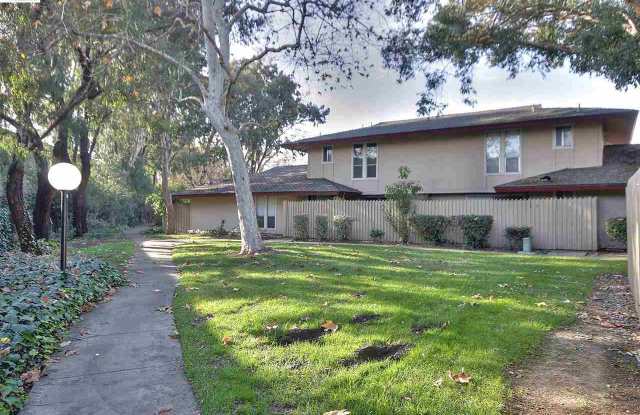For Rent – Charming 2BR single level condo in Fremont's Popular Roundtree Complex photos photos
