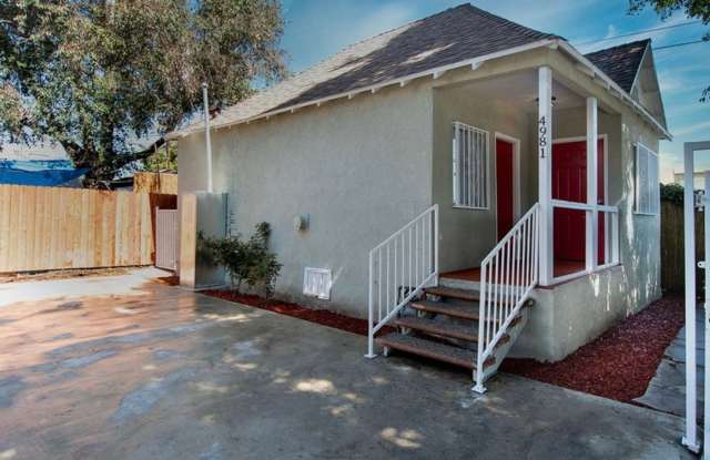 Beautiful spacious detached 2 bedrooms - 1 bath in South LA / Vernon adjacent photos photos