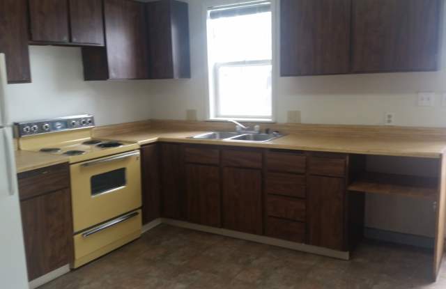 House in Polson - 9 13th Avenue West, Polson, MT 59860