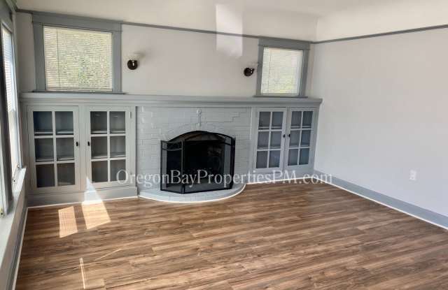 Johnson Ave: 2bdrm / 1 ba Home Gallery 4