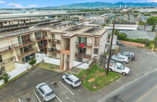 Husak - Moanalua Loop Gallery 1