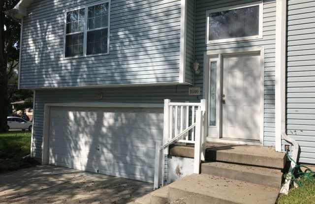 {1601} Spacious Duplex + Two Car Garage + Finished Basement + Fort Osage School District - 1601 Concord Court, Jackson County, MO 64058