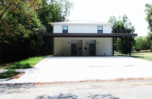 410 E 8th Street - 410 East 8th Street, Bonham, TX 75418
