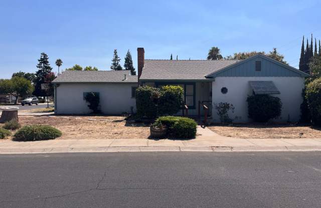 Available Now!! 2 bedroom 1 bath home - 237 Cloverdale Avenue, Modesto, CA 95354