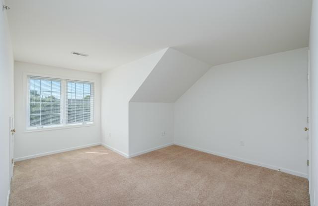 405 College Manor Ave Gallery 4