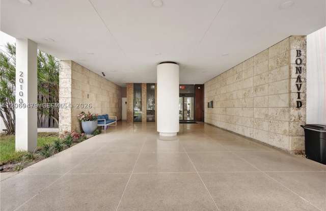 20100 W Country Club Dr Gallery 2
