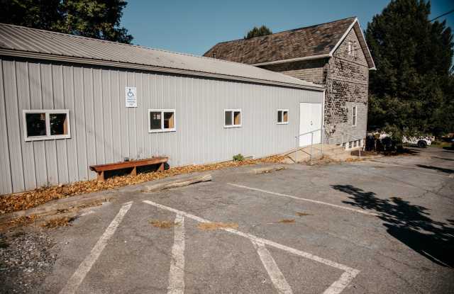 250 W Main St Gallery 4