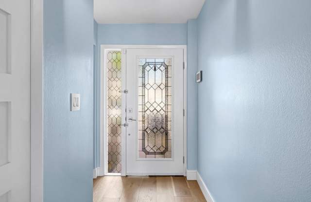7 EMERALD Court Gallery 3