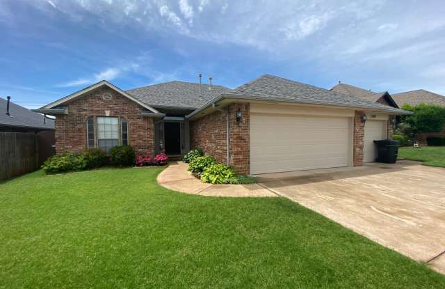 Large 3 Bed 2 Bath Home In Moore Schools With Storm Shelter!!! photos photos