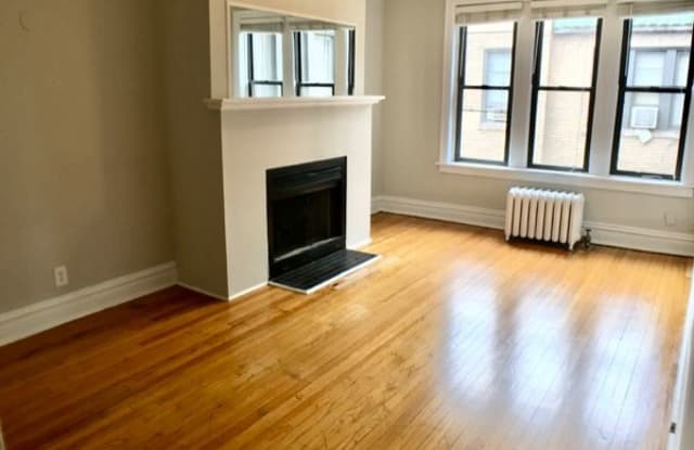 639 W Roscoe St - 639 West Roscoe Street, Chicago, IL 60657