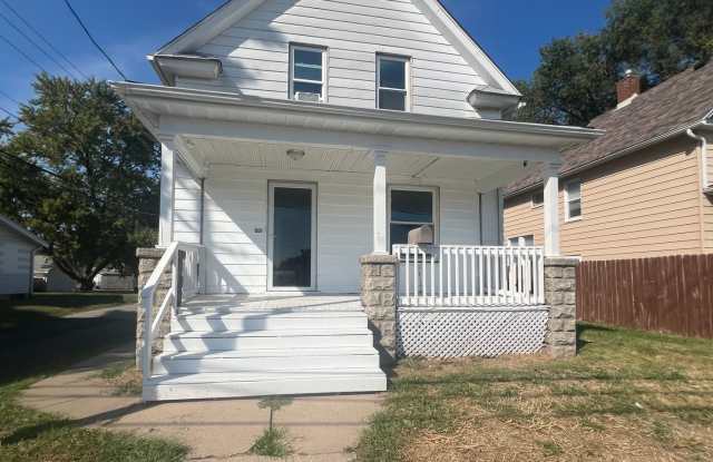 Large and Updated 3 Bedroom Home in Moline - 1537 24th Avenue, Moline, IL 61265