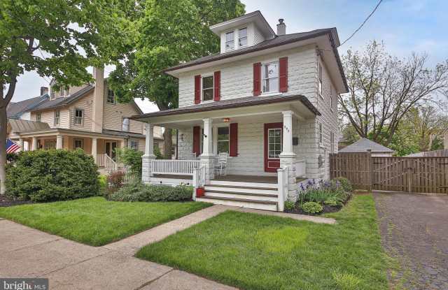 292 E COURT Street photos photos