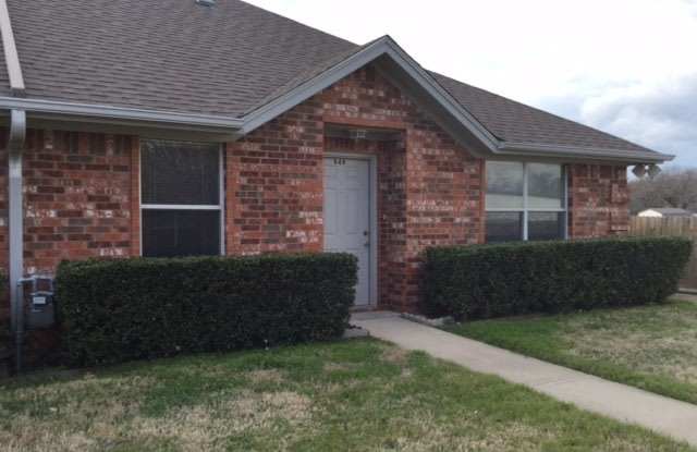 Coming Soon!!! One bedroom/attached garage in quiet Weatherford neighborhood! - 949 Austin Court, Weatherford, TX 76086