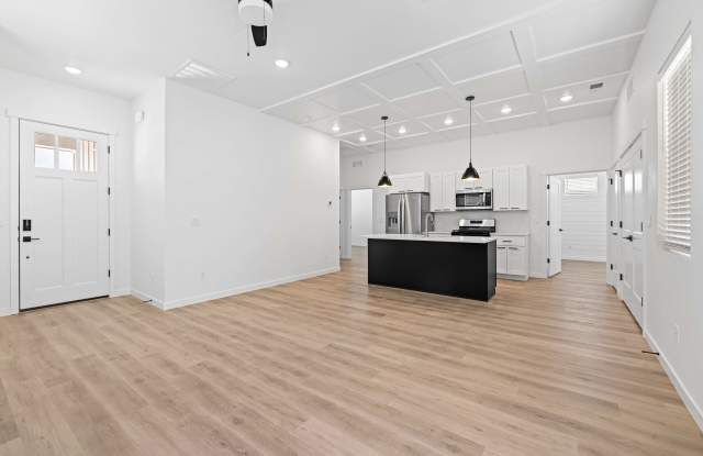 4203 Saylor Lane B Gallery 4