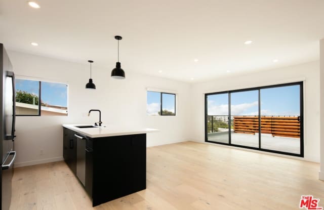 2811 3rd St photos photos