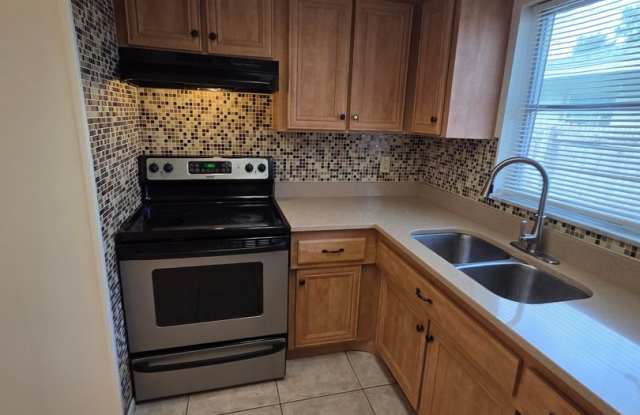 THREE BEDROOM HOME IN JUNGLE TERRACE NEIGHBORHOOD Gallery 3