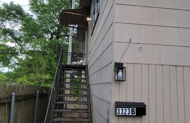 Huge 3 bedroom/1 bath upstairs apartment with Central Air& Heat, Water, Gas Range and Refrigerator! Gallery 4