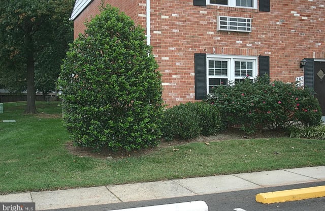 300 E FURMAN DRIVE - 300 East Furman Drive, Sterling, VA 20164