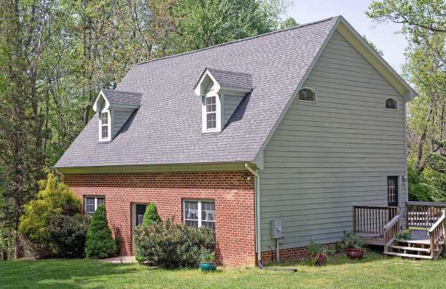Charming Northern Albemarle Home on Over 3 Acres photos photos