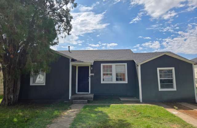 $0 First Month's Rent / $0 Deposit at Move-in - 2521 1st Place, Lubbock, TX 79415