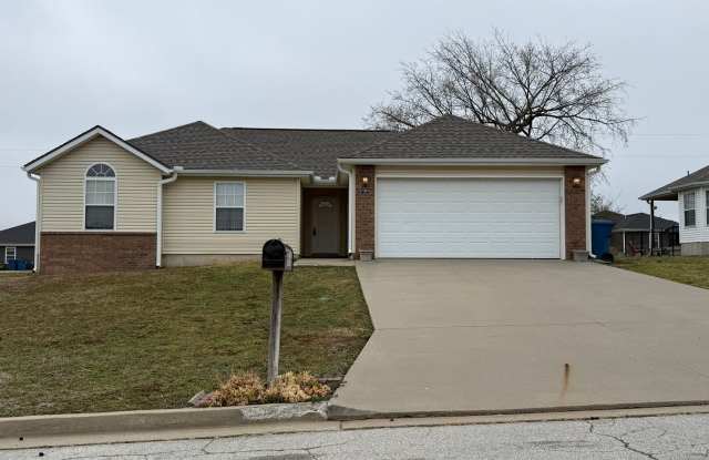 BEAUTIFUL 3 BEDROOM / 2 BATHROOM HOUSE IN ORONGO MO!! with a additional office room!!! photos photos