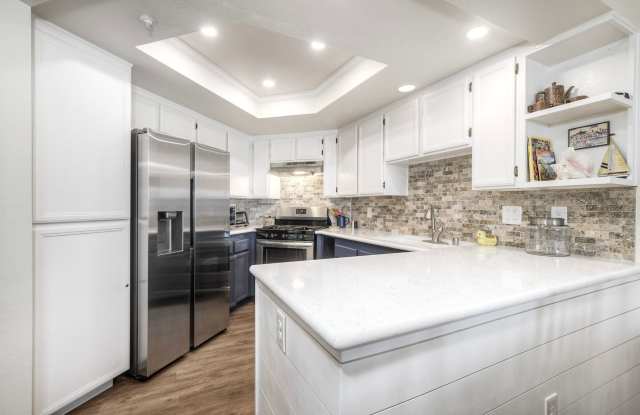 600 N The Strand photos photos