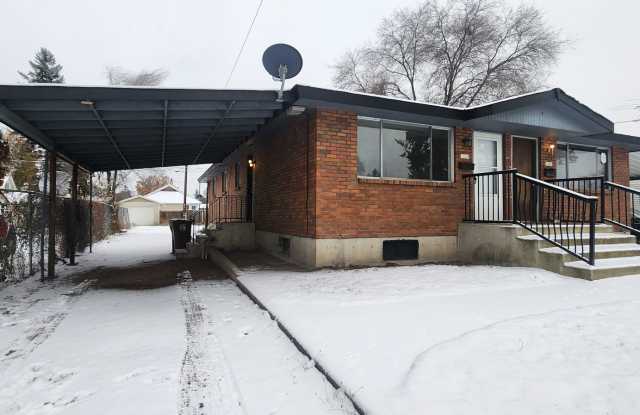 Welcoming 3 Bed, 1 Bath Home in Spokane - 1228 East North Avenue, Spokane, WA 99207