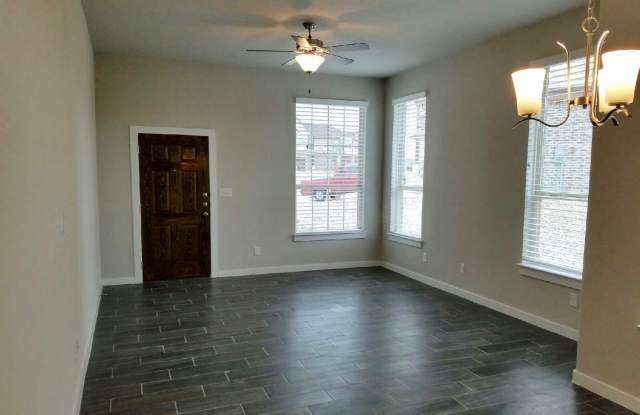 AVAILABLE NOW! Beautiful 3 Bedroom Luxury Townhome, Kyle, Texas! Gallery 3