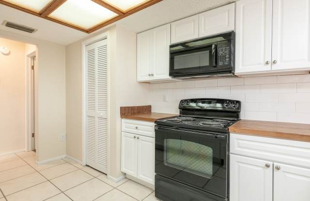 Exceptional 3/2/2 In Hudson - 10324 Landmark Drive, Pasco County, FL 34667